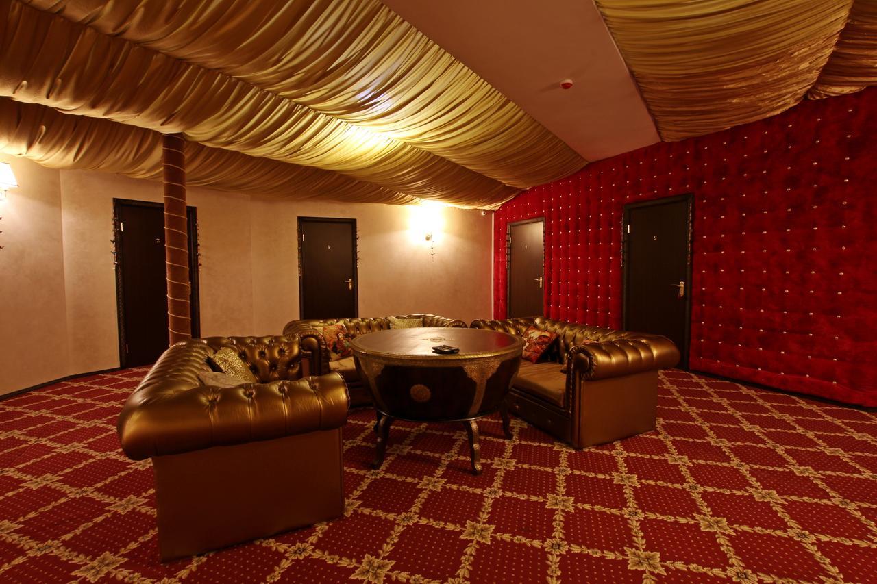 India Palace Hotel Kharkiv Bagian luar foto