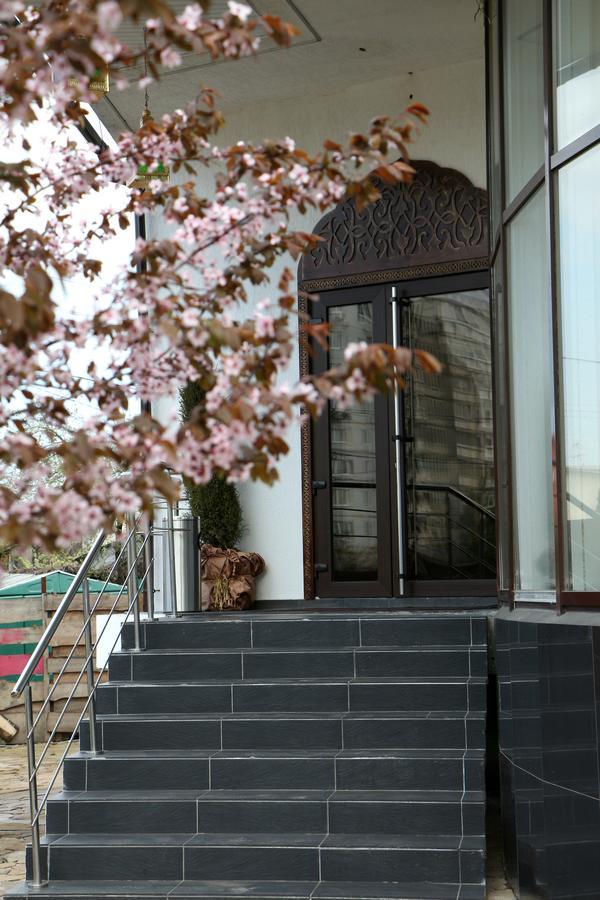 India Palace Hotel Kharkiv Bagian luar foto
