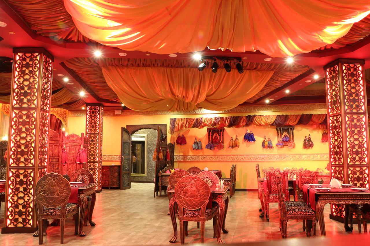 India Palace Hotel Kharkiv Bagian luar foto