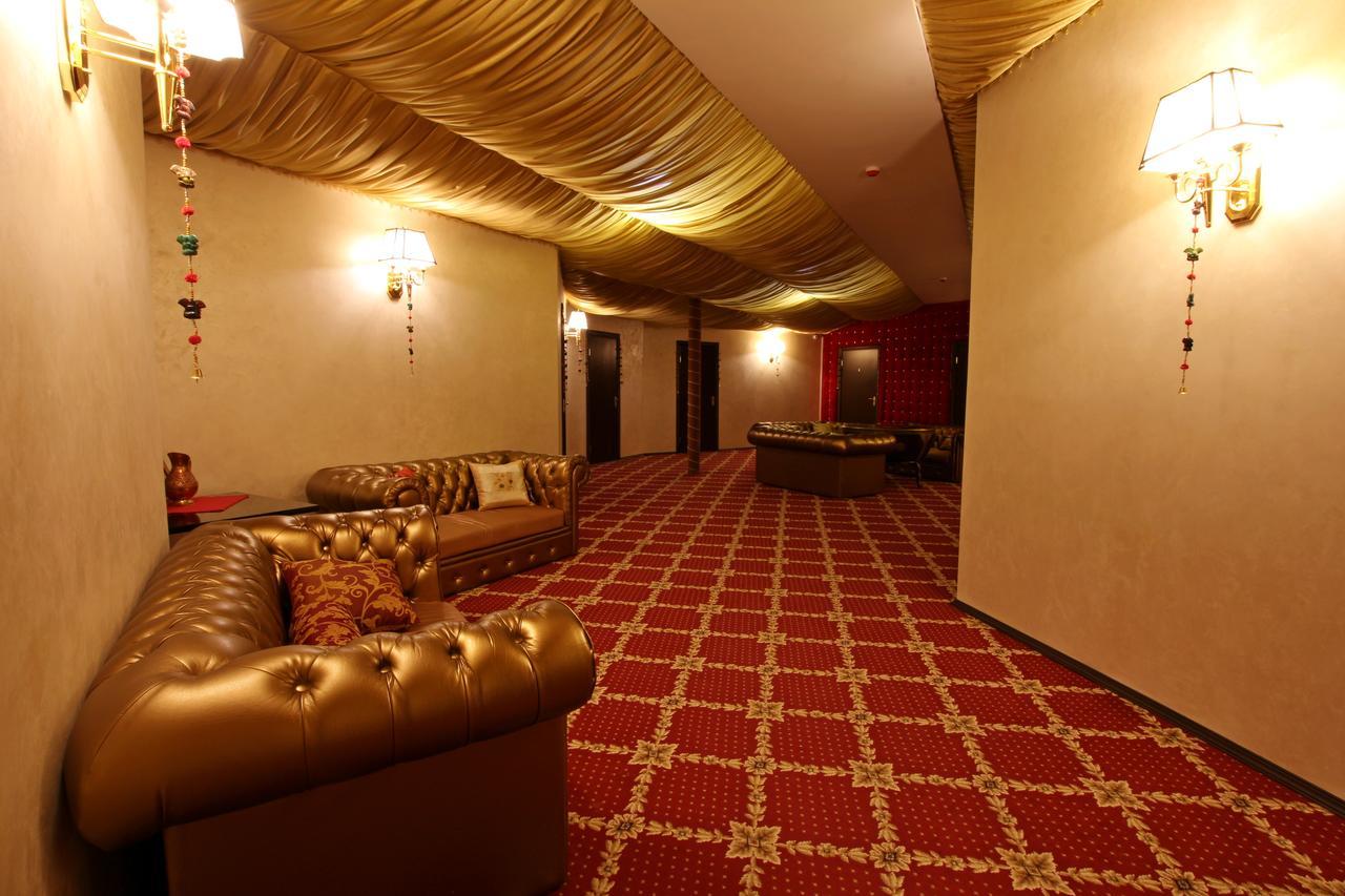 India Palace Hotel Kharkiv Bagian luar foto