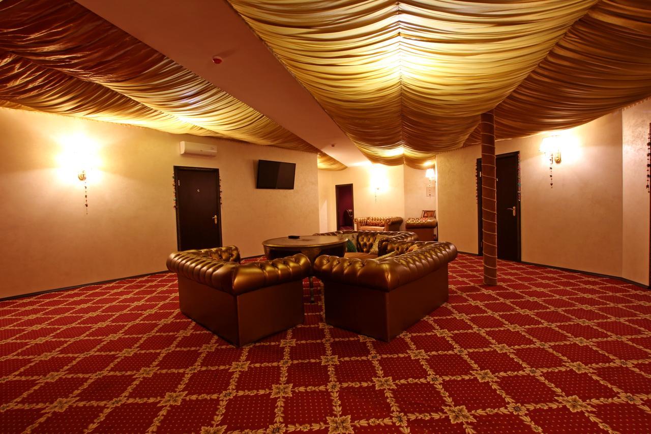 India Palace Hotel Kharkiv Bagian luar foto