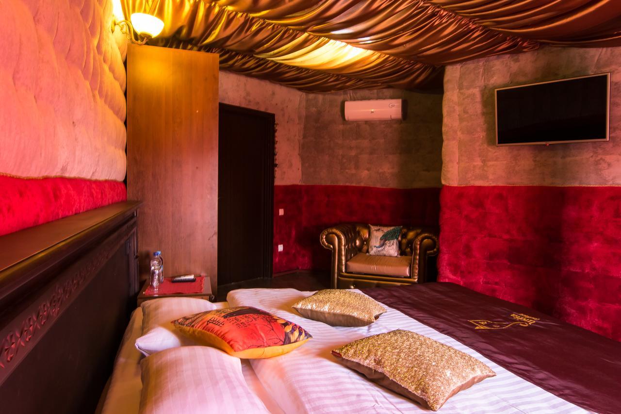 India Palace Hotel Kharkiv Bagian luar foto