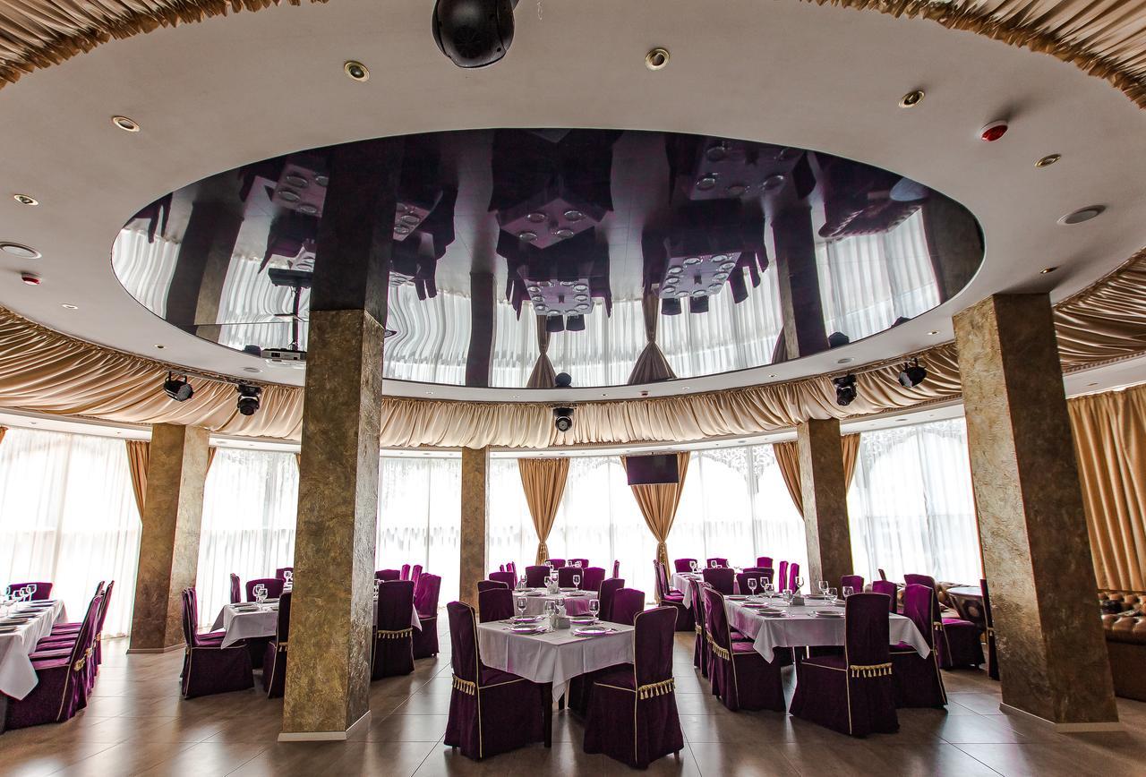 India Palace Hotel Kharkiv Bagian luar foto
