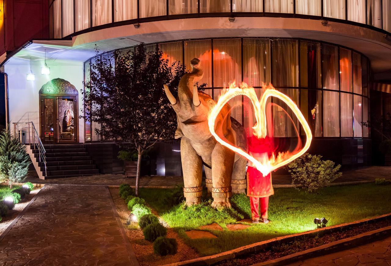 India Palace Hotel Kharkiv Bagian luar foto