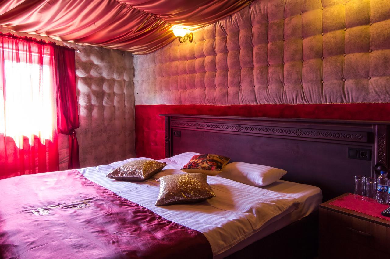 India Palace Hotel Kharkiv Bagian luar foto