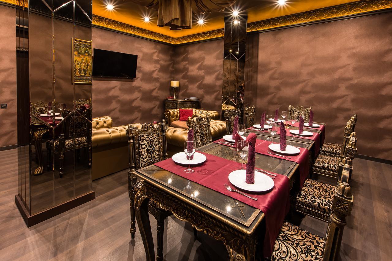 India Palace Hotel Kharkiv Bagian luar foto
