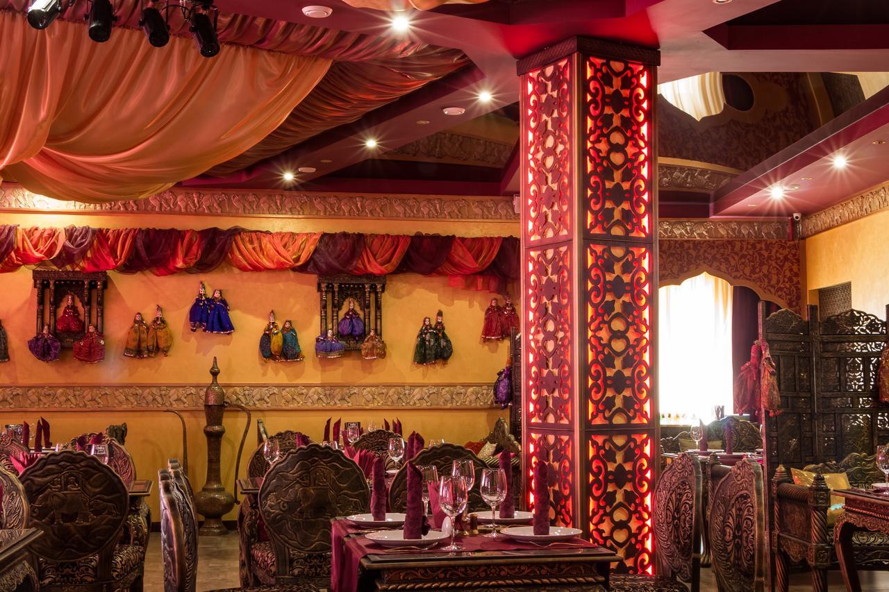 India Palace Hotel Kharkiv Bagian luar foto