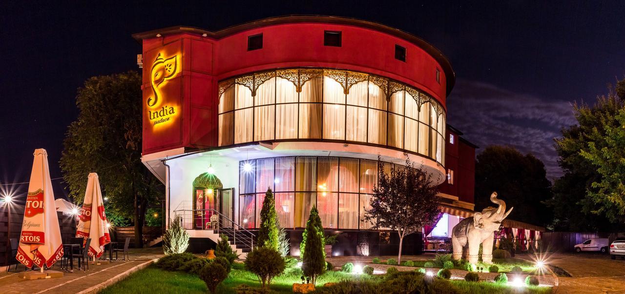 India Palace Hotel Kharkiv Bagian luar foto